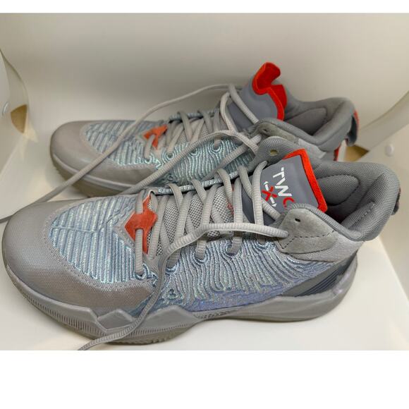 New Balance Two WXY Chromatic Men\'s Iridescent Steel Basketball Size 7.5